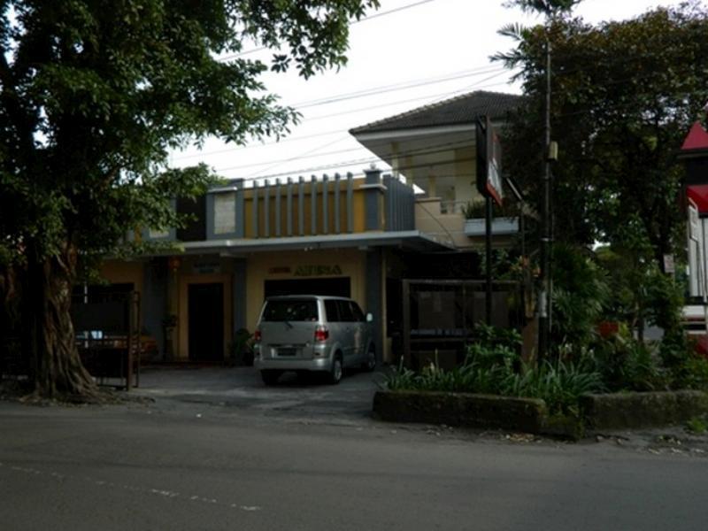 Atina Homestay Surakarta  Exterior photo